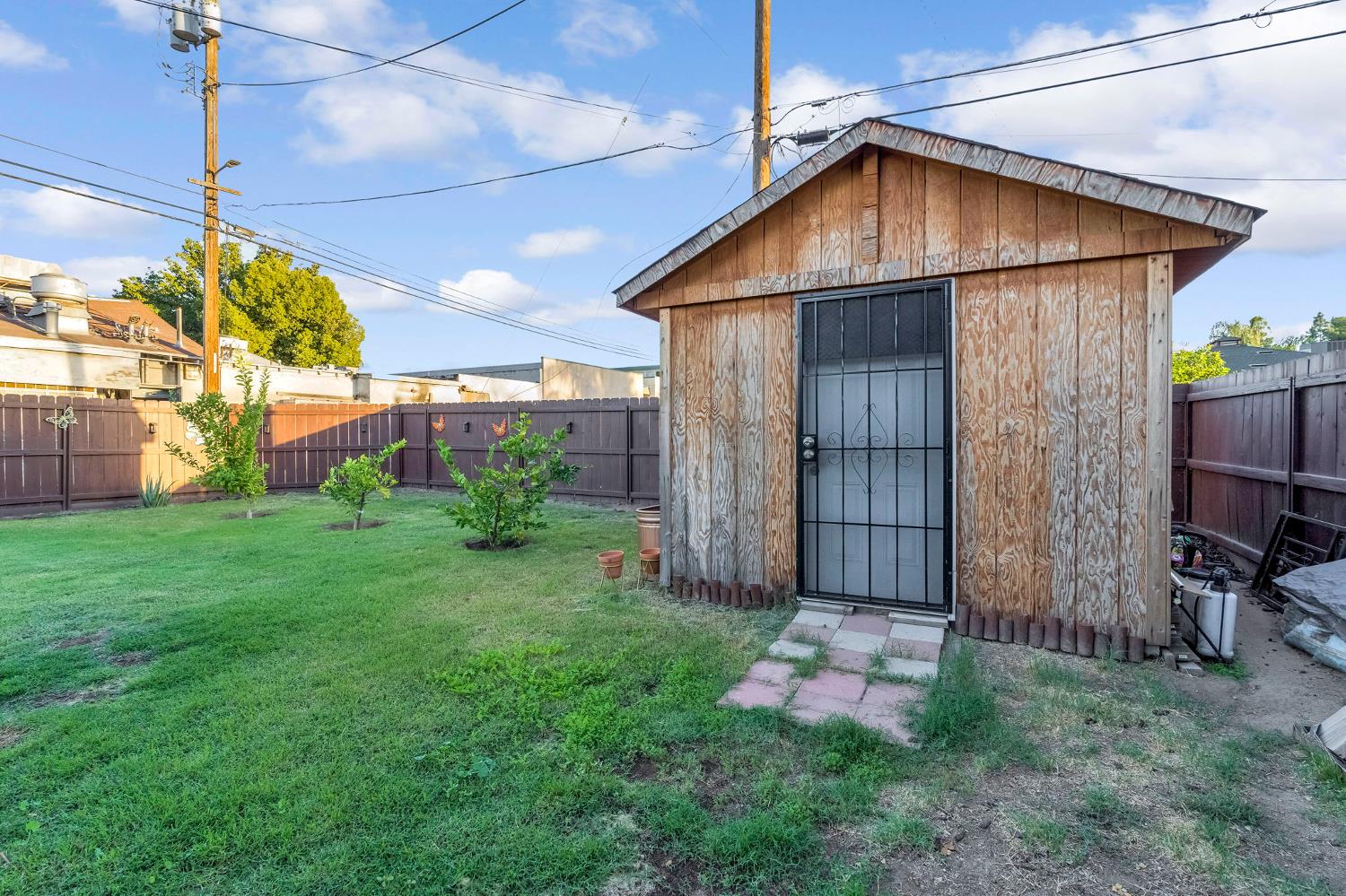 1620 E Michigan Ave, Fresno, CA 93704