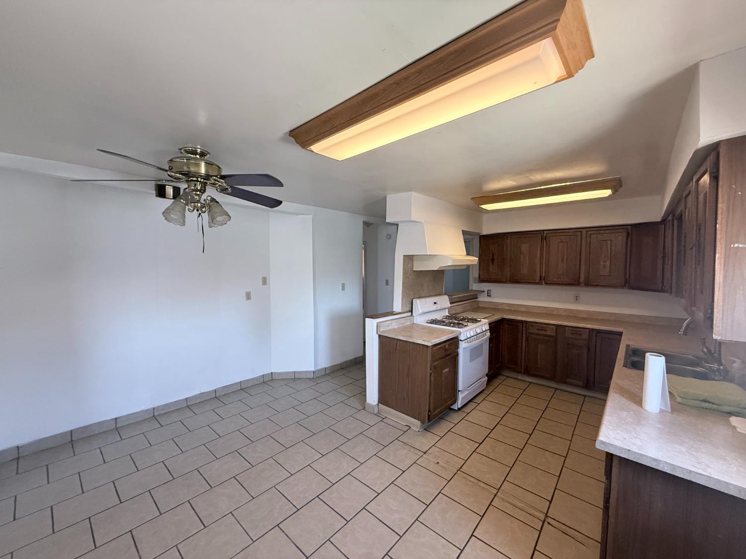 1348 Sanger Ave, Sanger, CA 93657