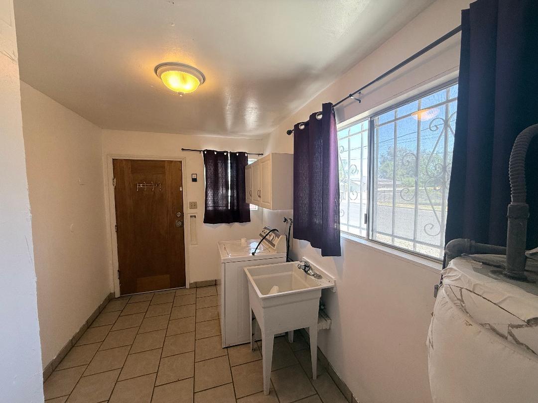 1348 Sanger Ave, Sanger, CA 93657