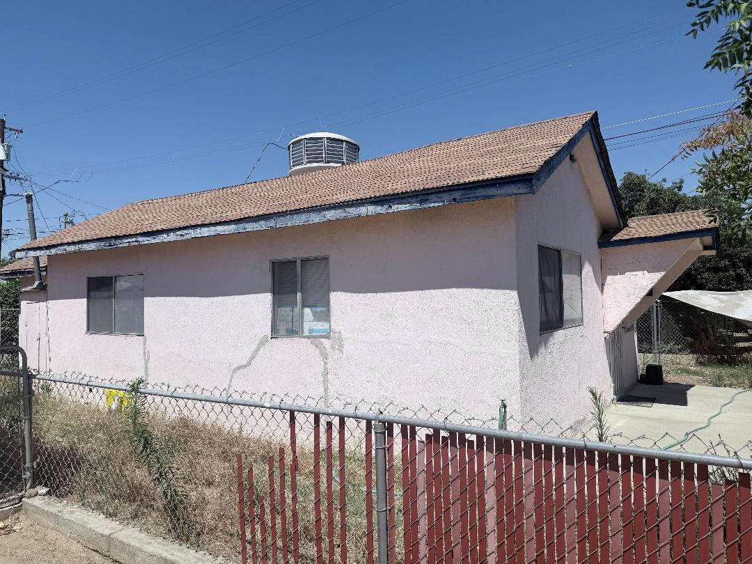 1348 Sanger Ave, Sanger, CA 93657