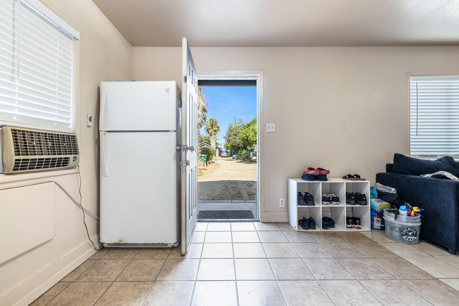 1222 Olive Ave, Sanger, CA 93657