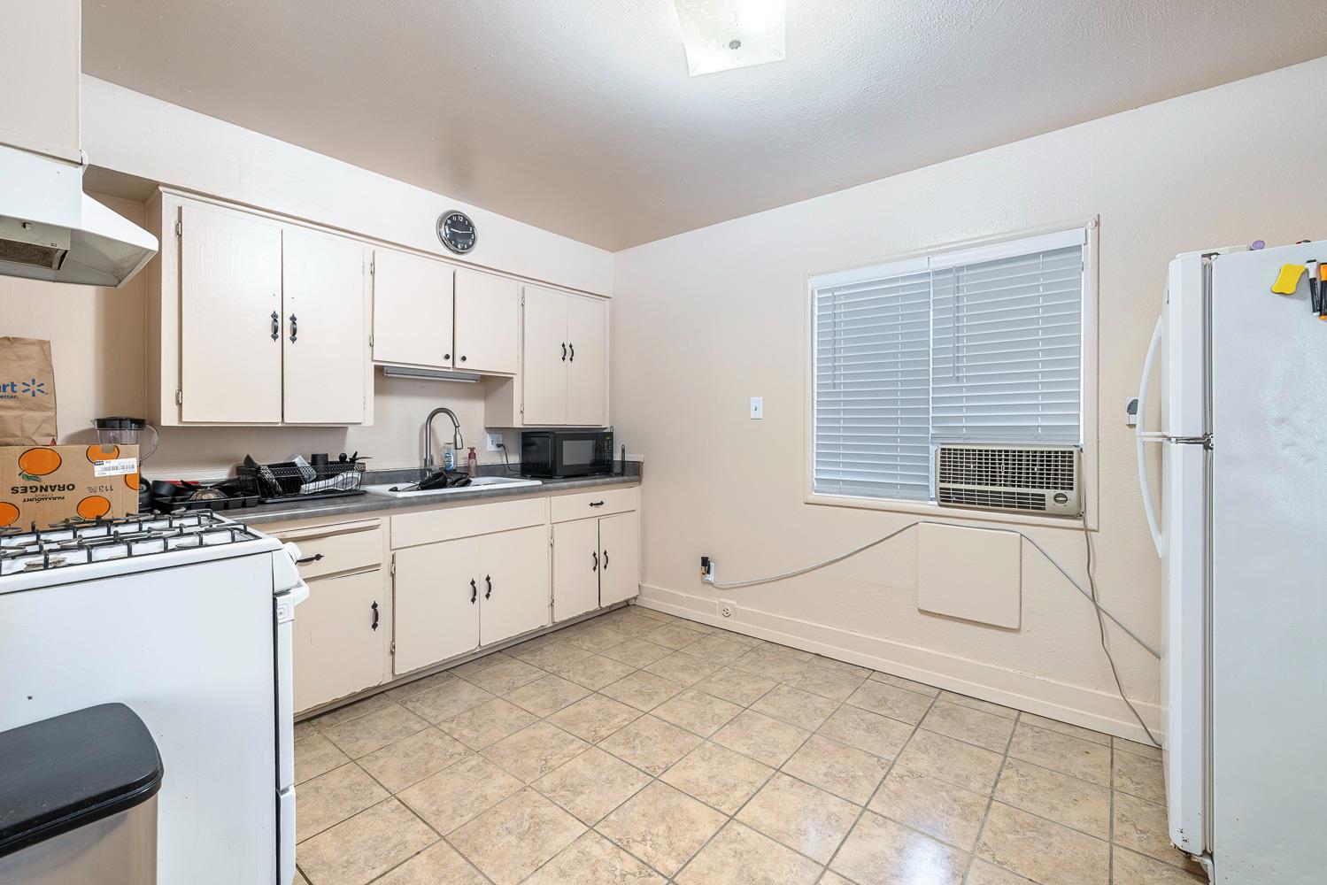 1222 Olive Ave, Sanger, CA 93657