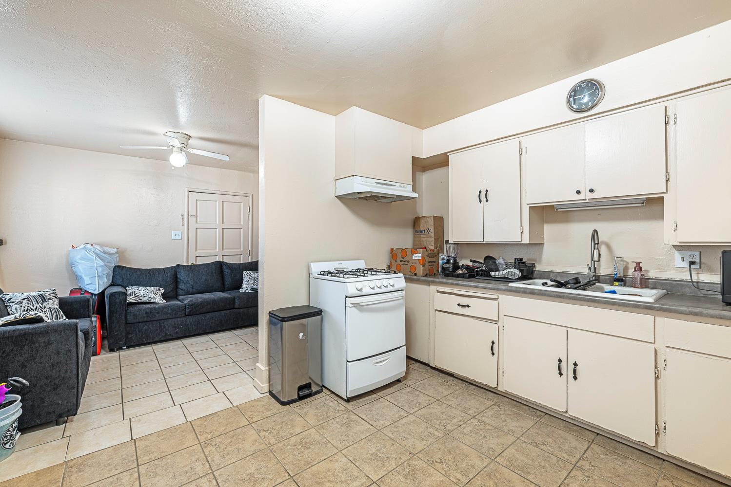 1222 Olive Ave, Sanger, CA 93657
