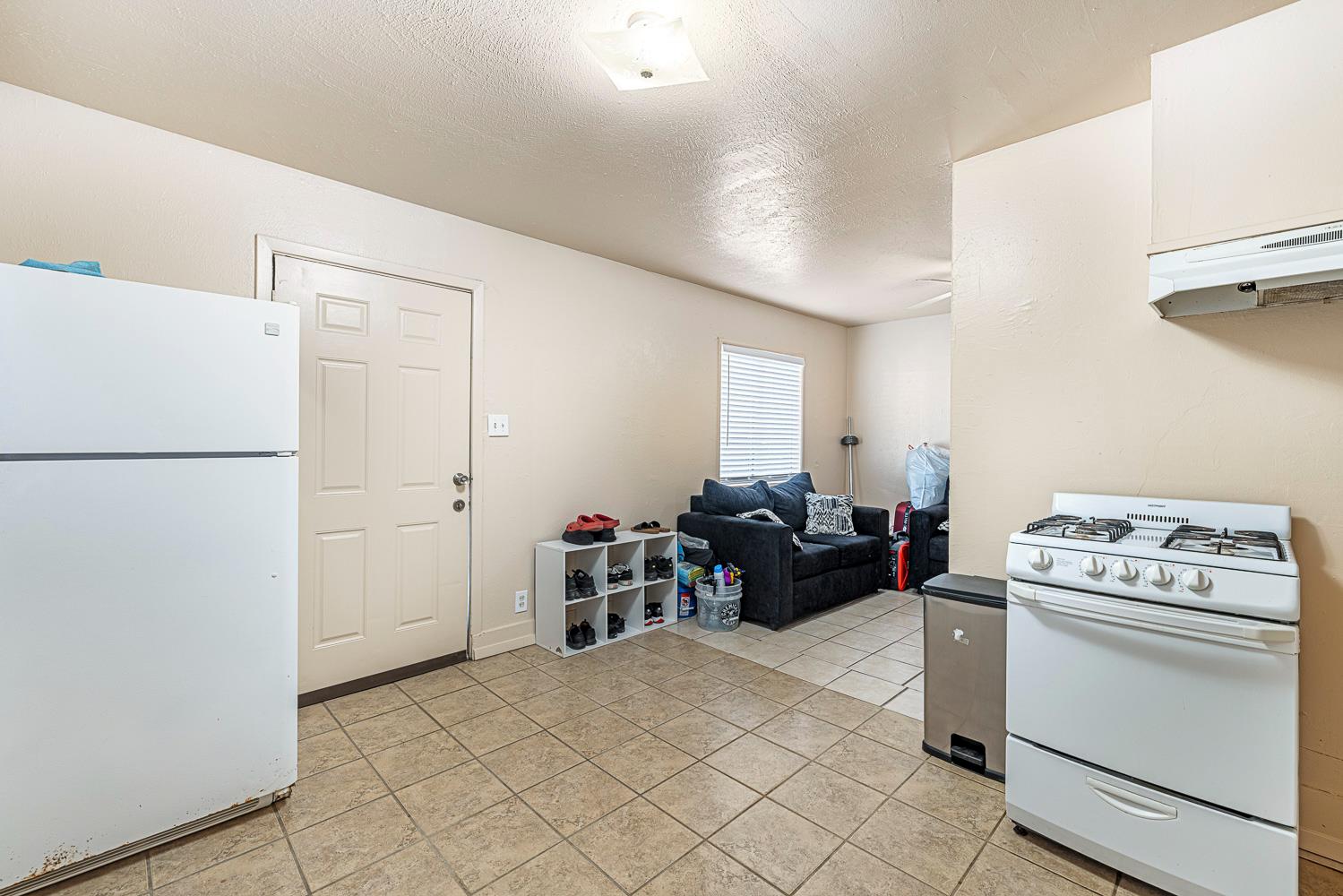 1222 Olive Ave, Sanger, CA 93657