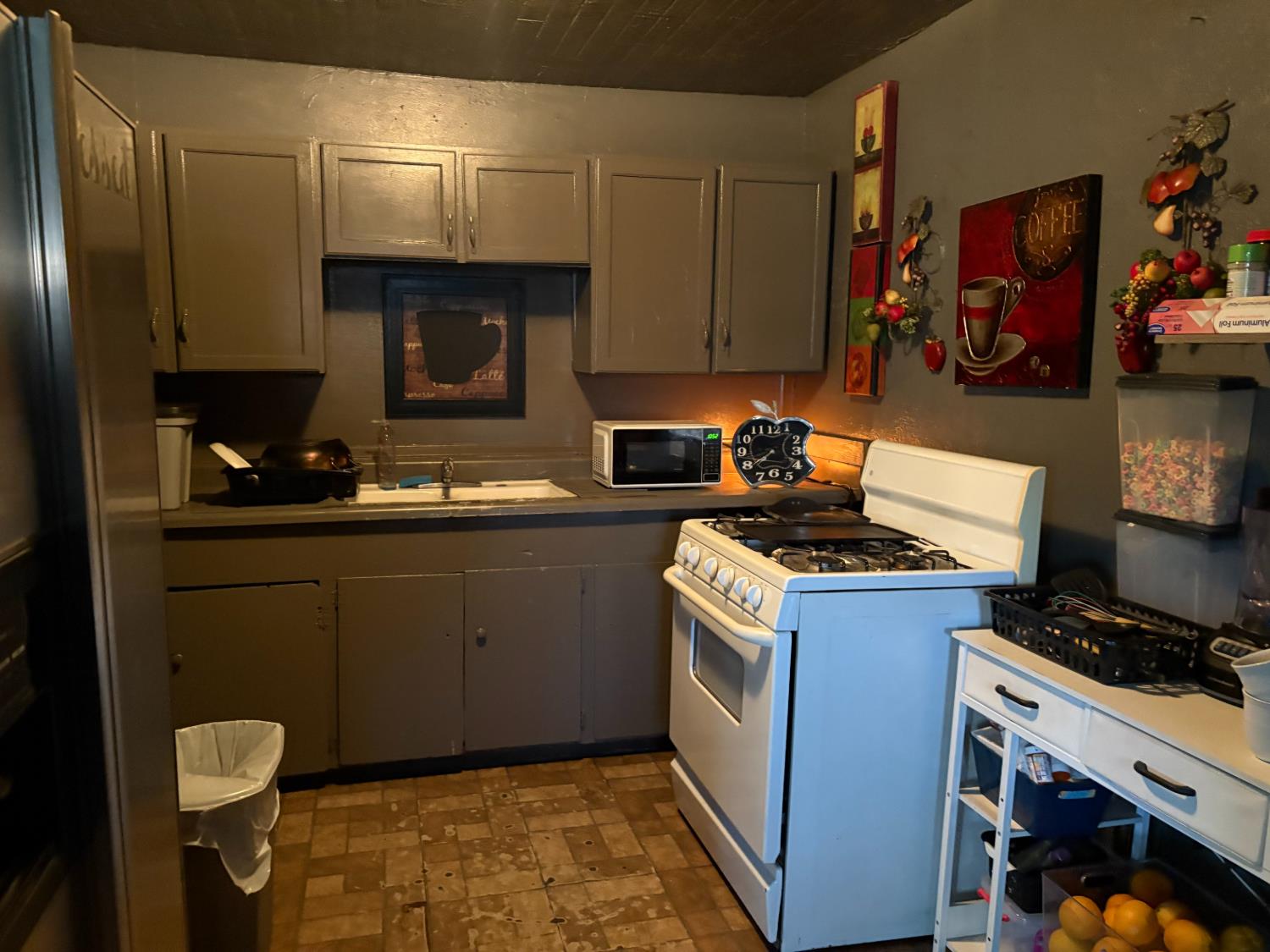 1222 Olive Ave, Sanger, CA 93657