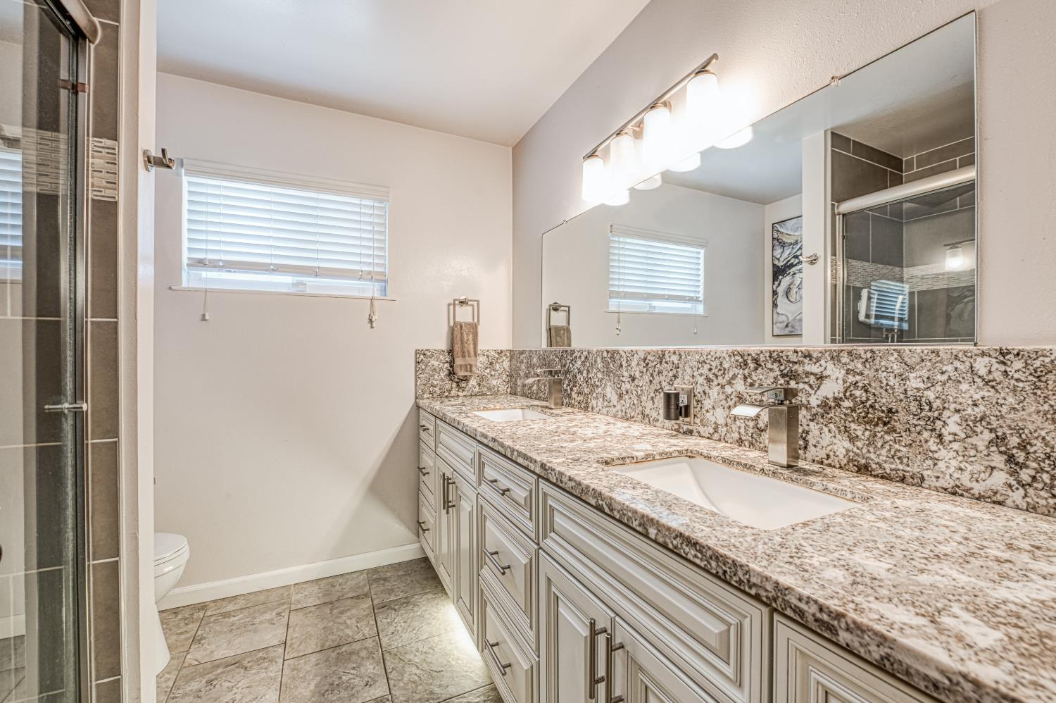 3034 W Indianapolis Ave, Fresno, CA 93722
