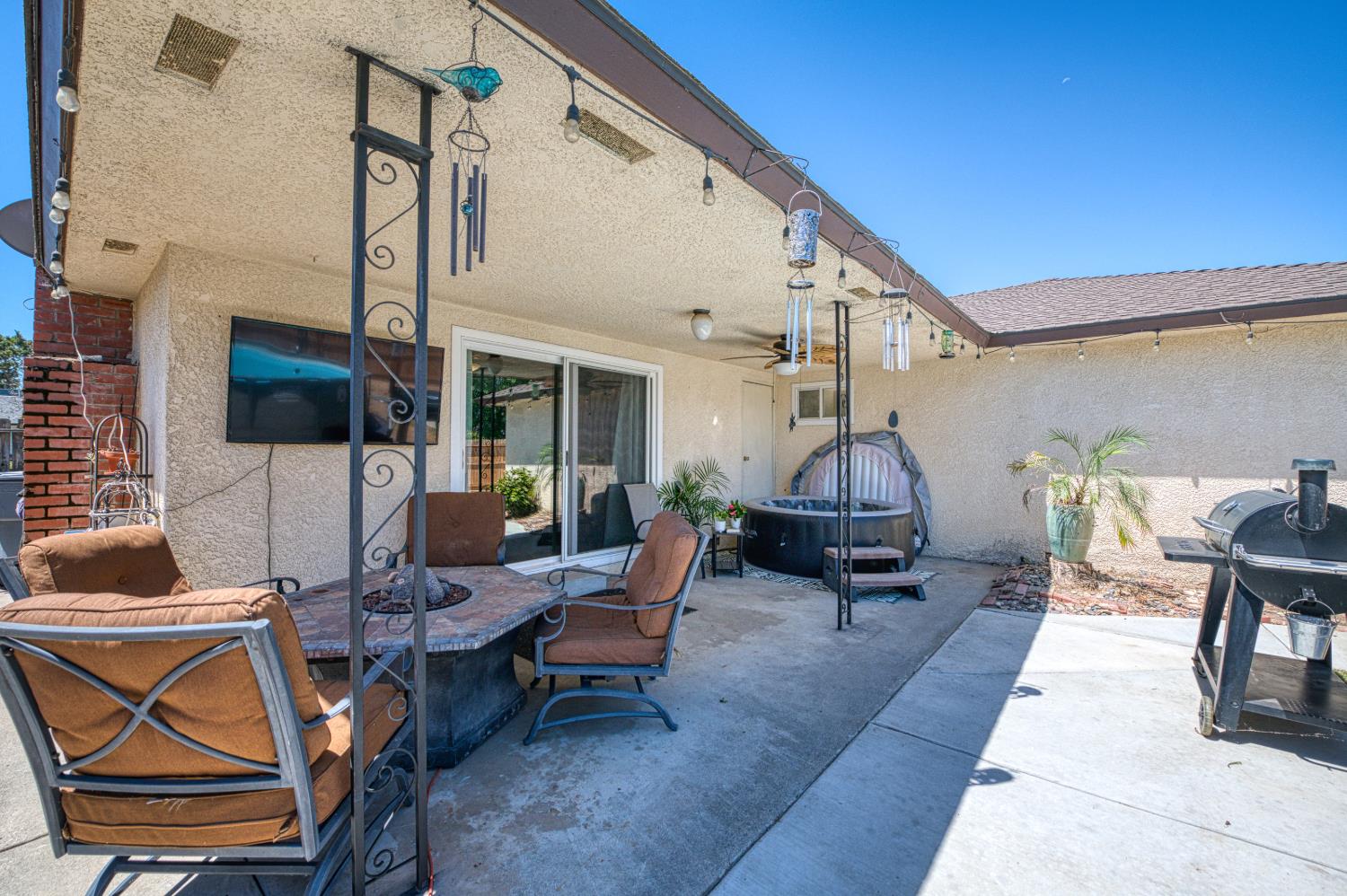 3034 W Indianapolis Ave, Fresno, CA 93722