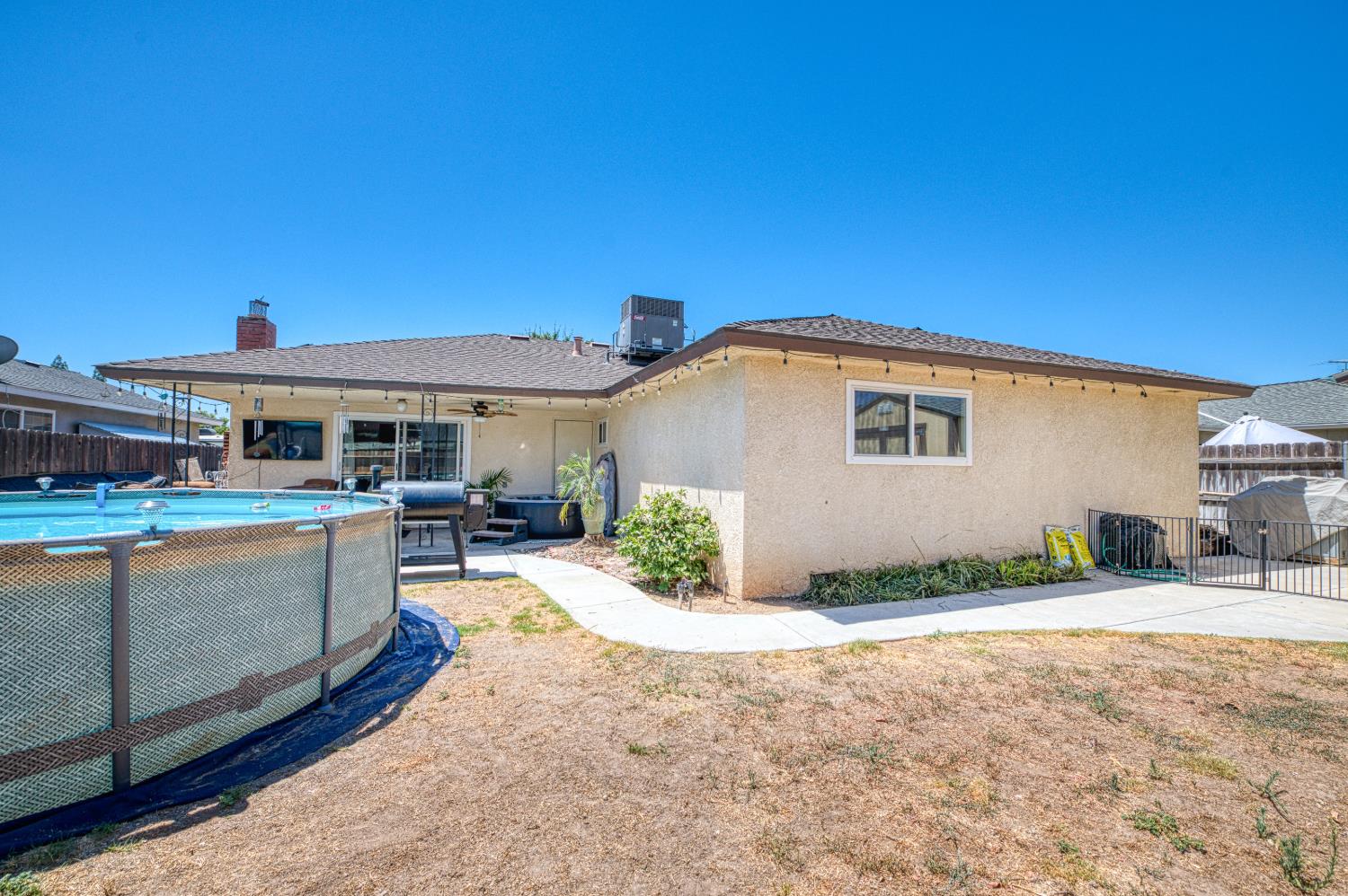 3034 W Indianapolis Ave, Fresno, CA 93722