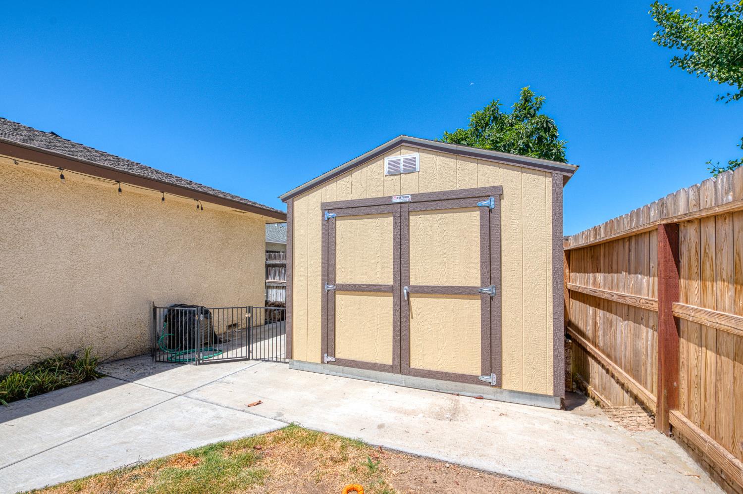 3034 W Indianapolis Ave, Fresno, CA 93722