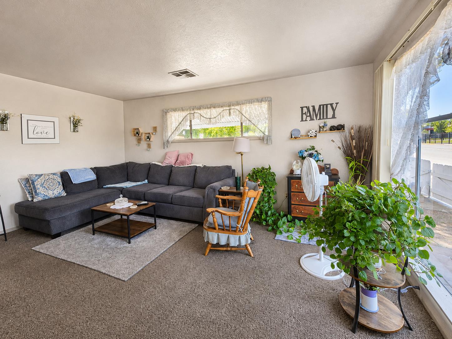 455 Baker St, Coalinga, CA 93210