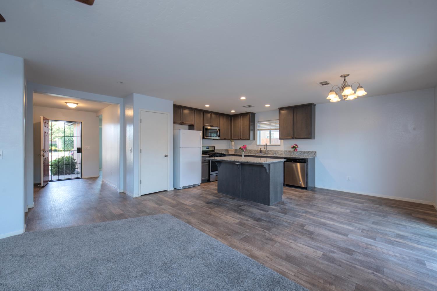 2149 E Sweet Ave, Visalia, CA 93292