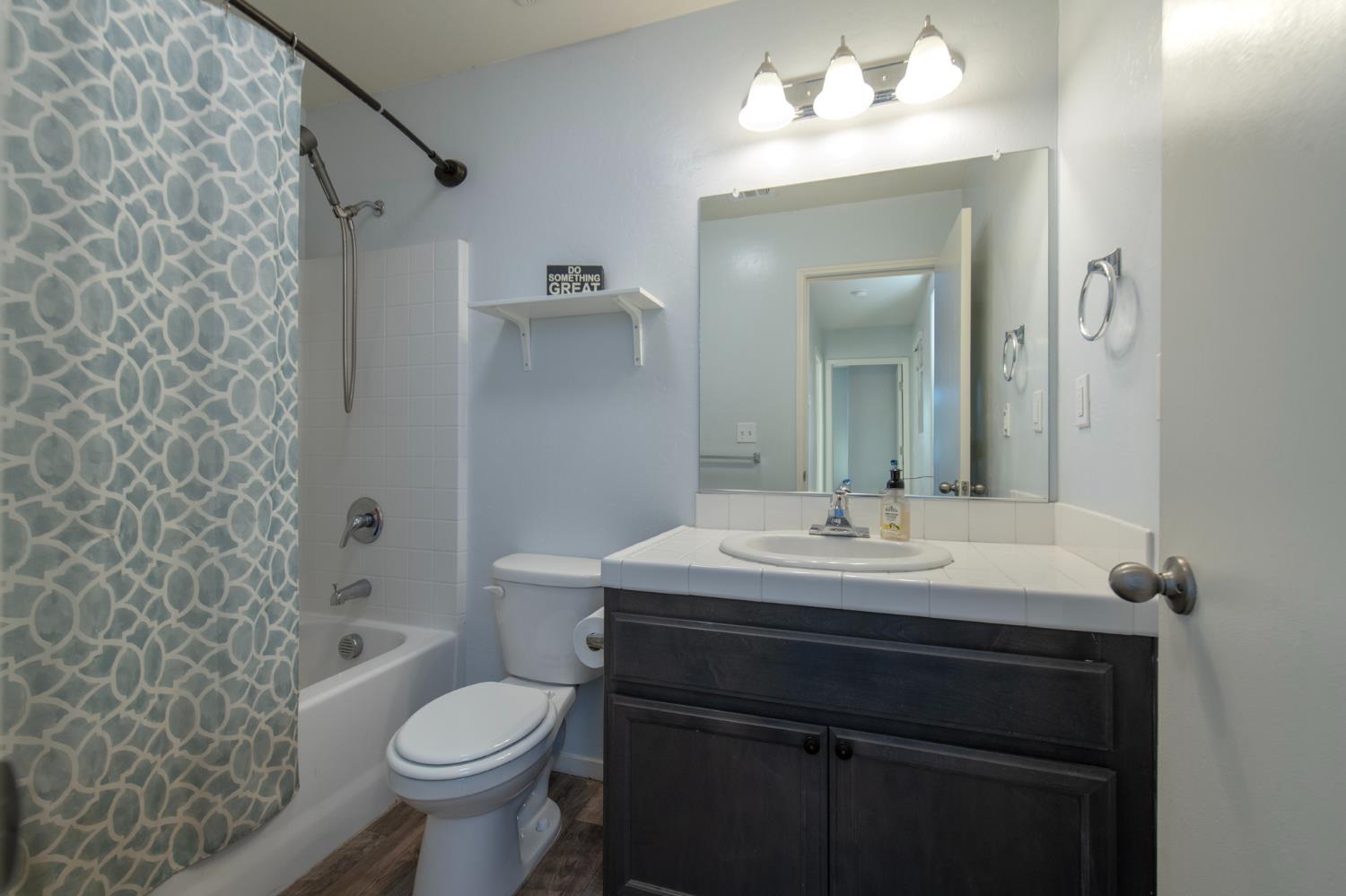 2149 E Sweet Ave, Visalia, CA 93292