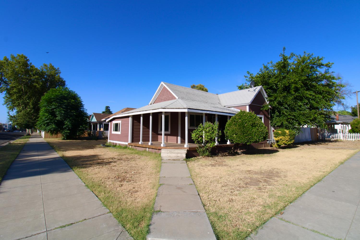 432 4th St, Clovis, CA 93612