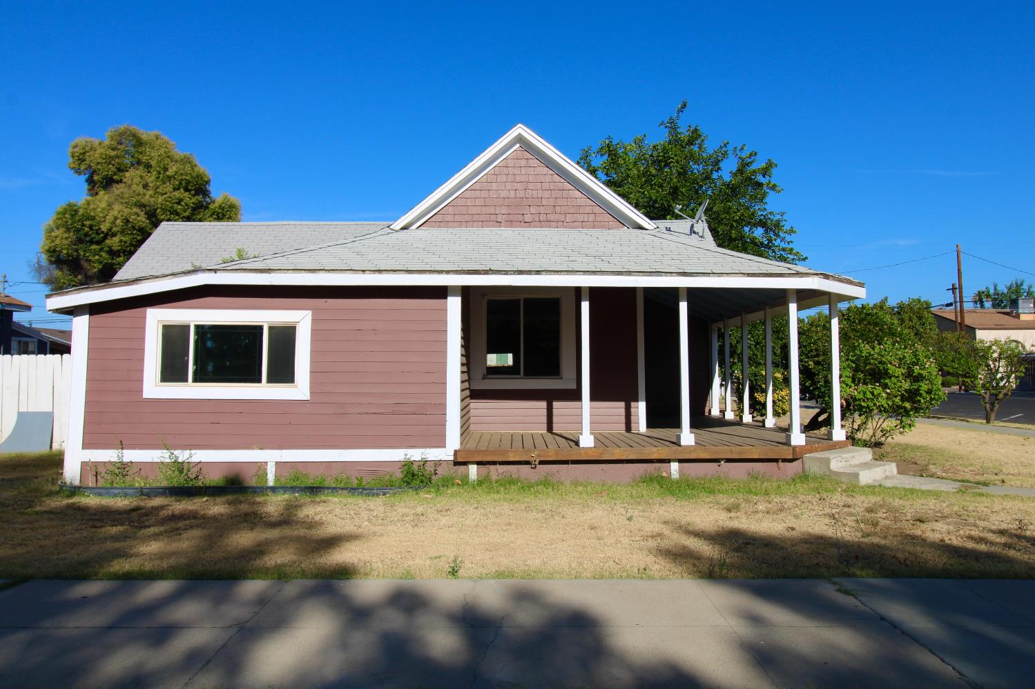 432 4th St, Clovis, CA 93612