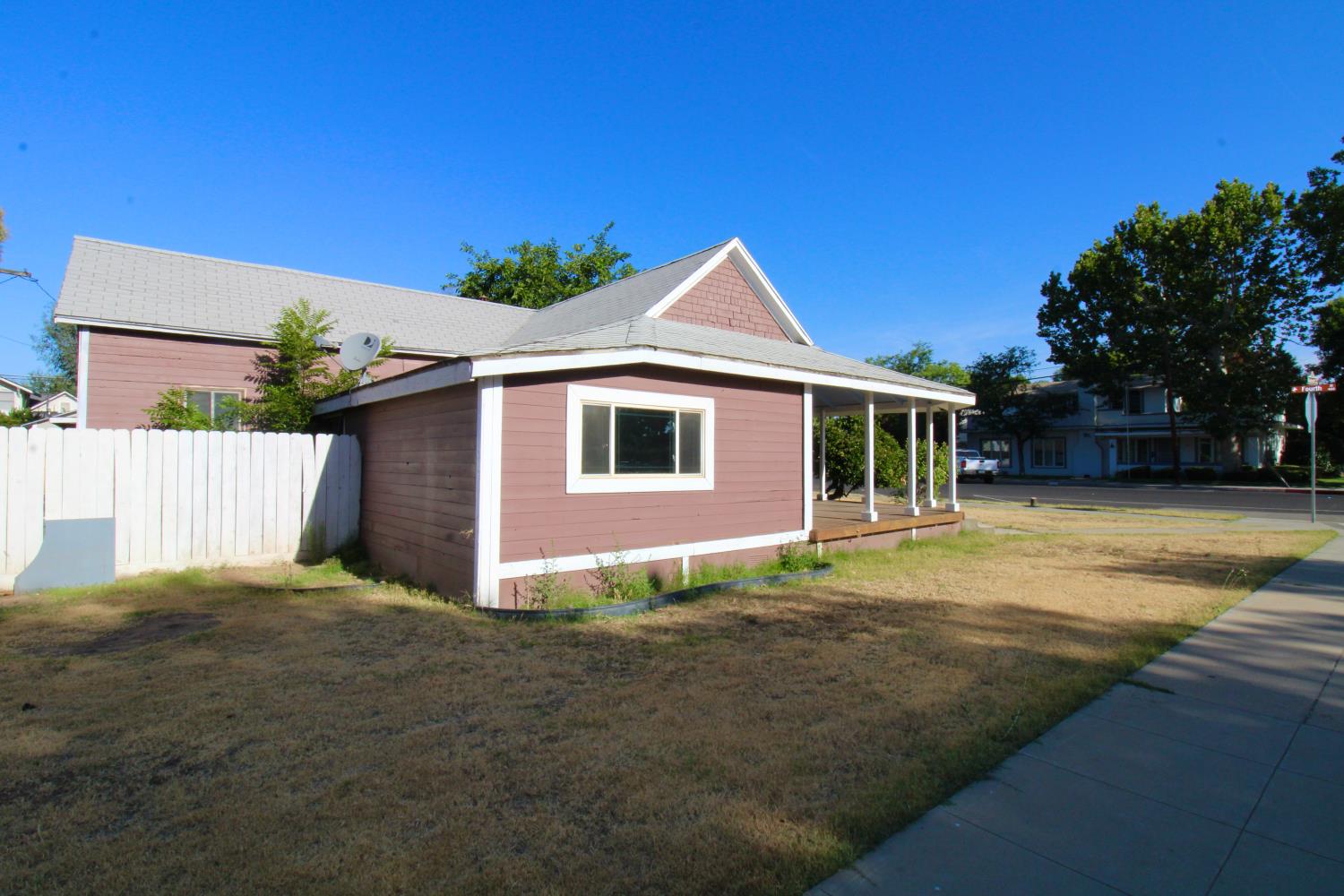 432 4th St, Clovis, CA 93612