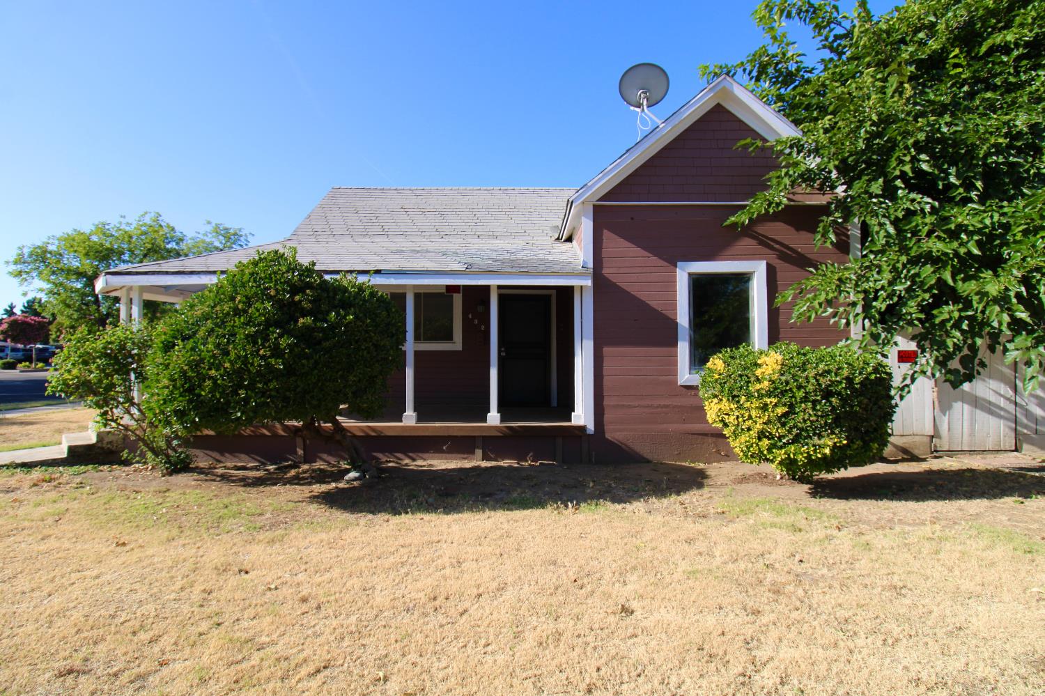 432 4th St, Clovis, CA 93612