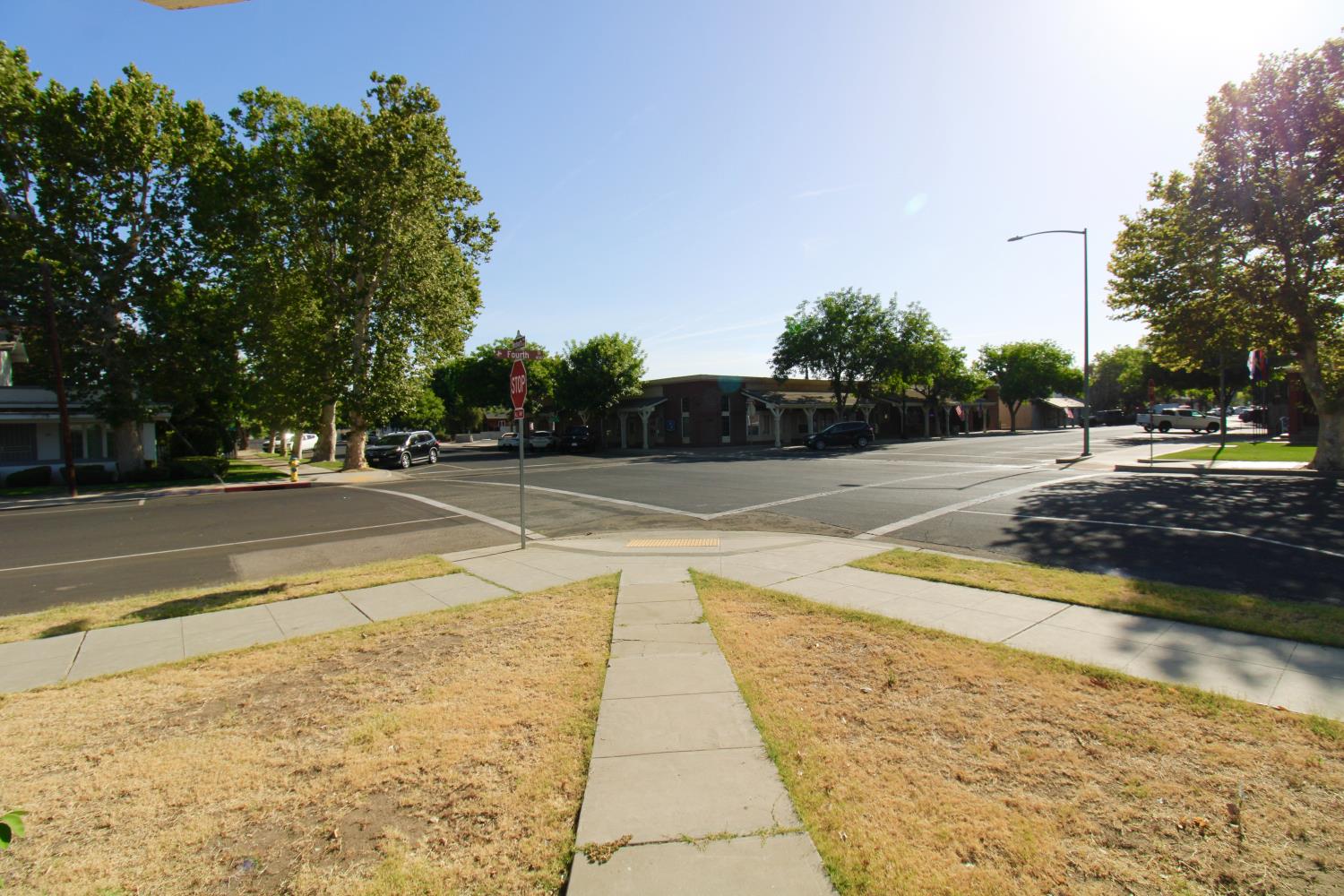 432 4th St, Clovis, CA 93612