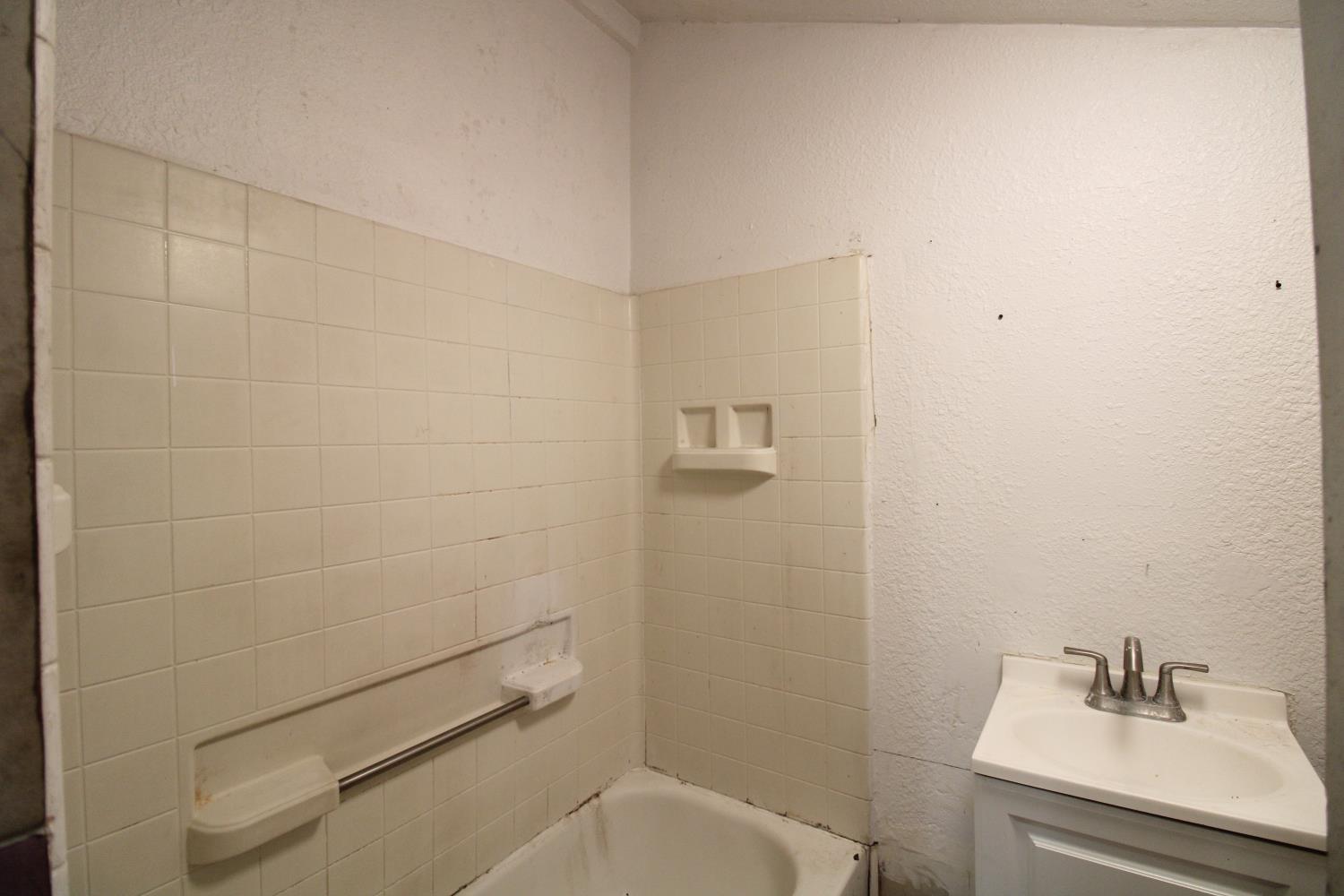 432 4th St, Clovis, CA 93612