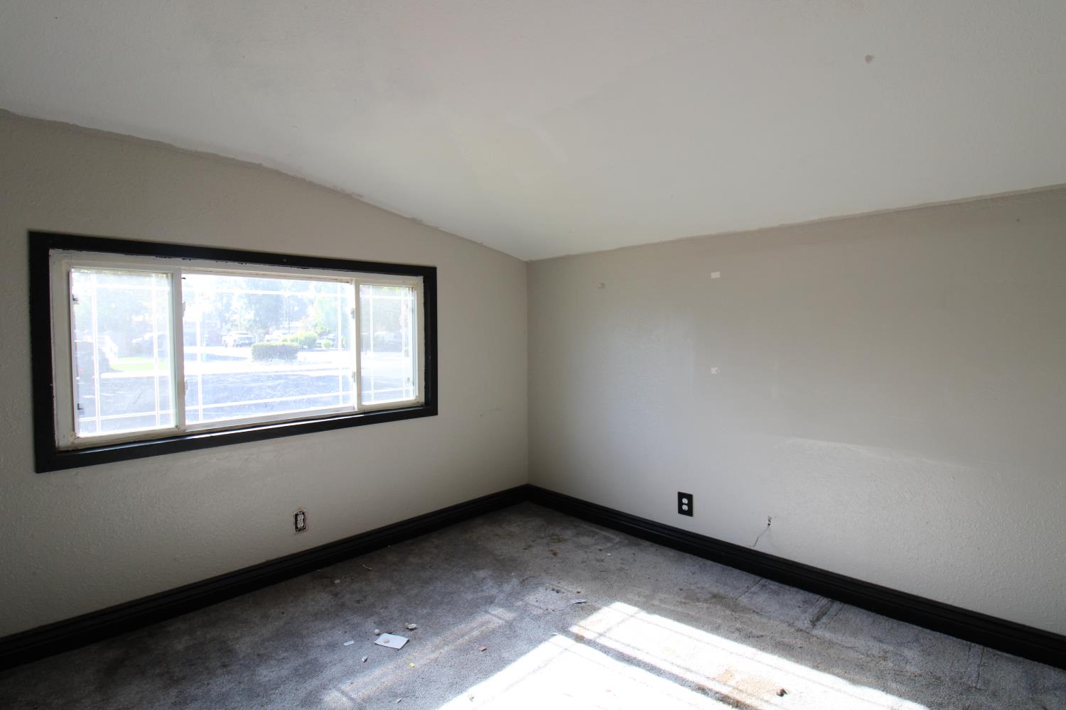 432 4th St, Clovis, CA 93612