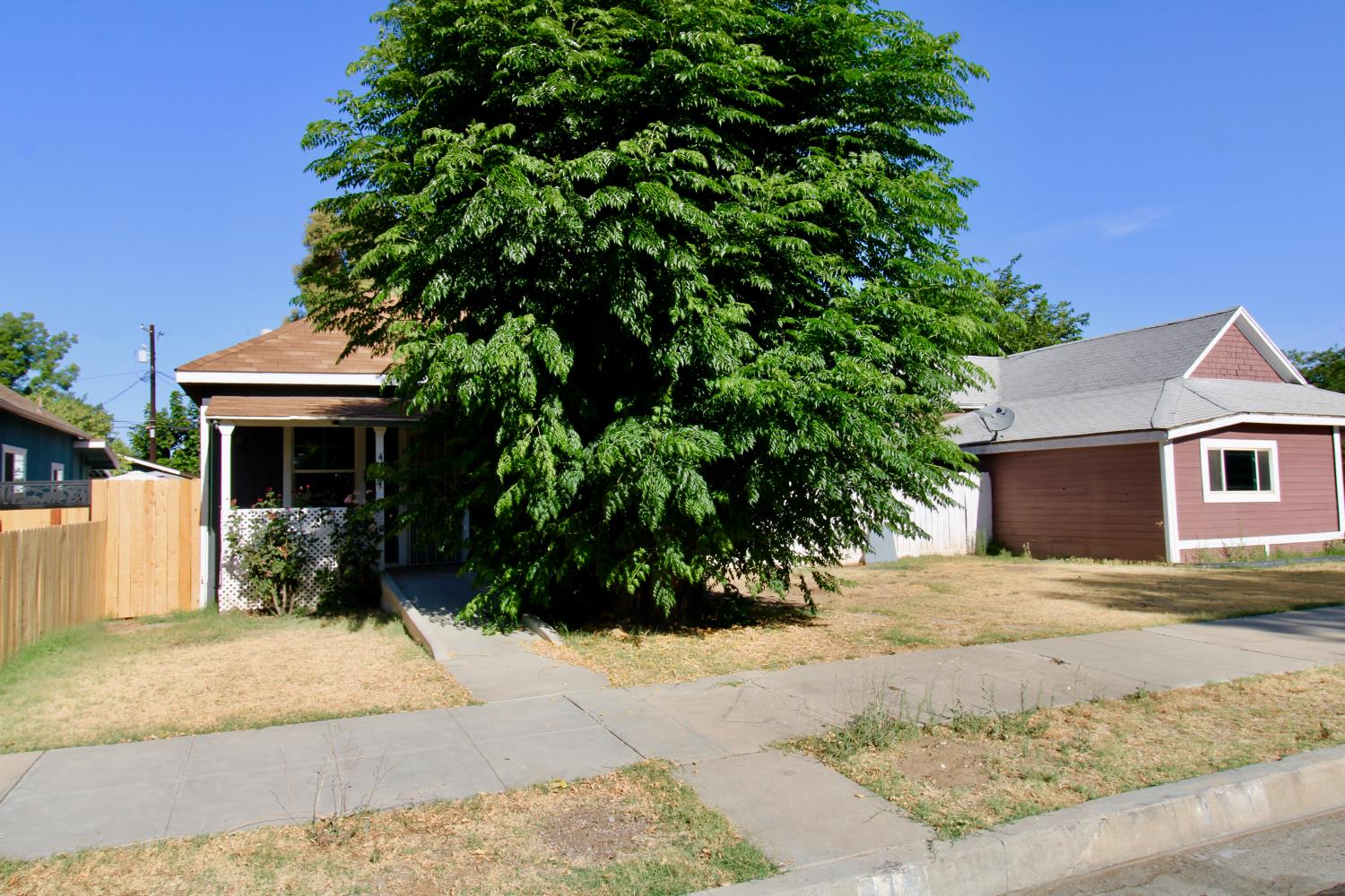 432 4th St, Clovis, CA 93612