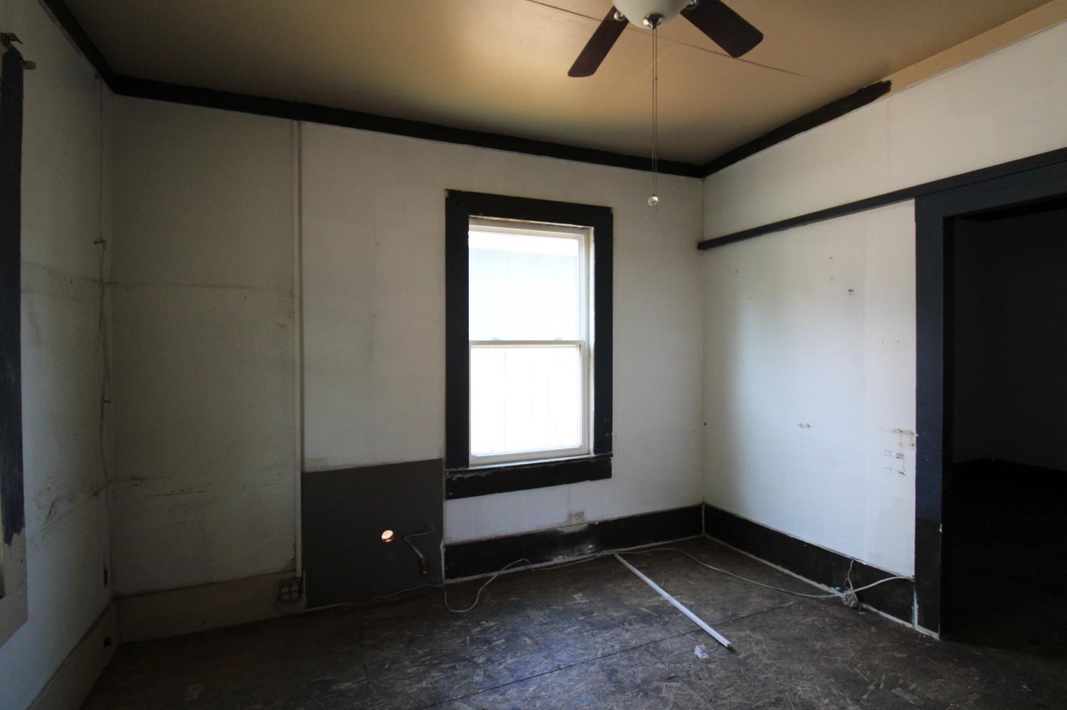 432 4th St, Clovis, CA 93612