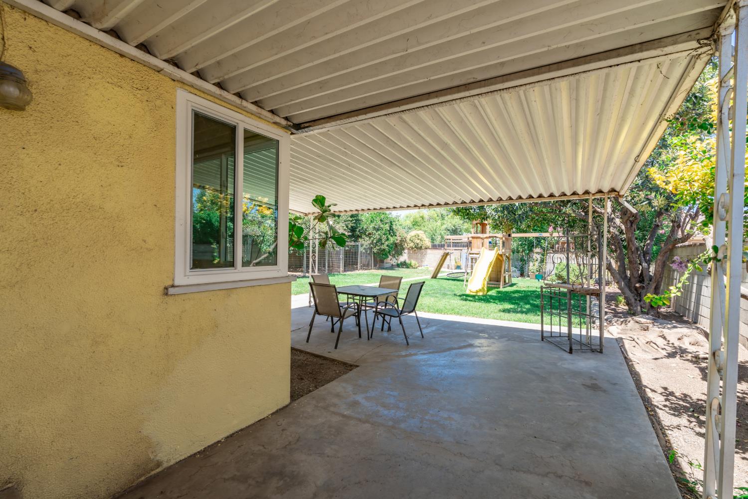 1026 W Dayton Ave, Fresno, CA 93705