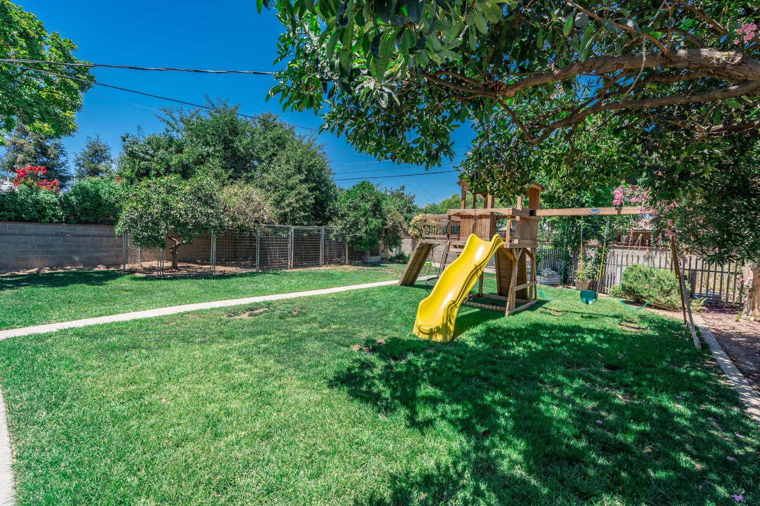 1026 W Dayton Ave, Fresno, CA 93705