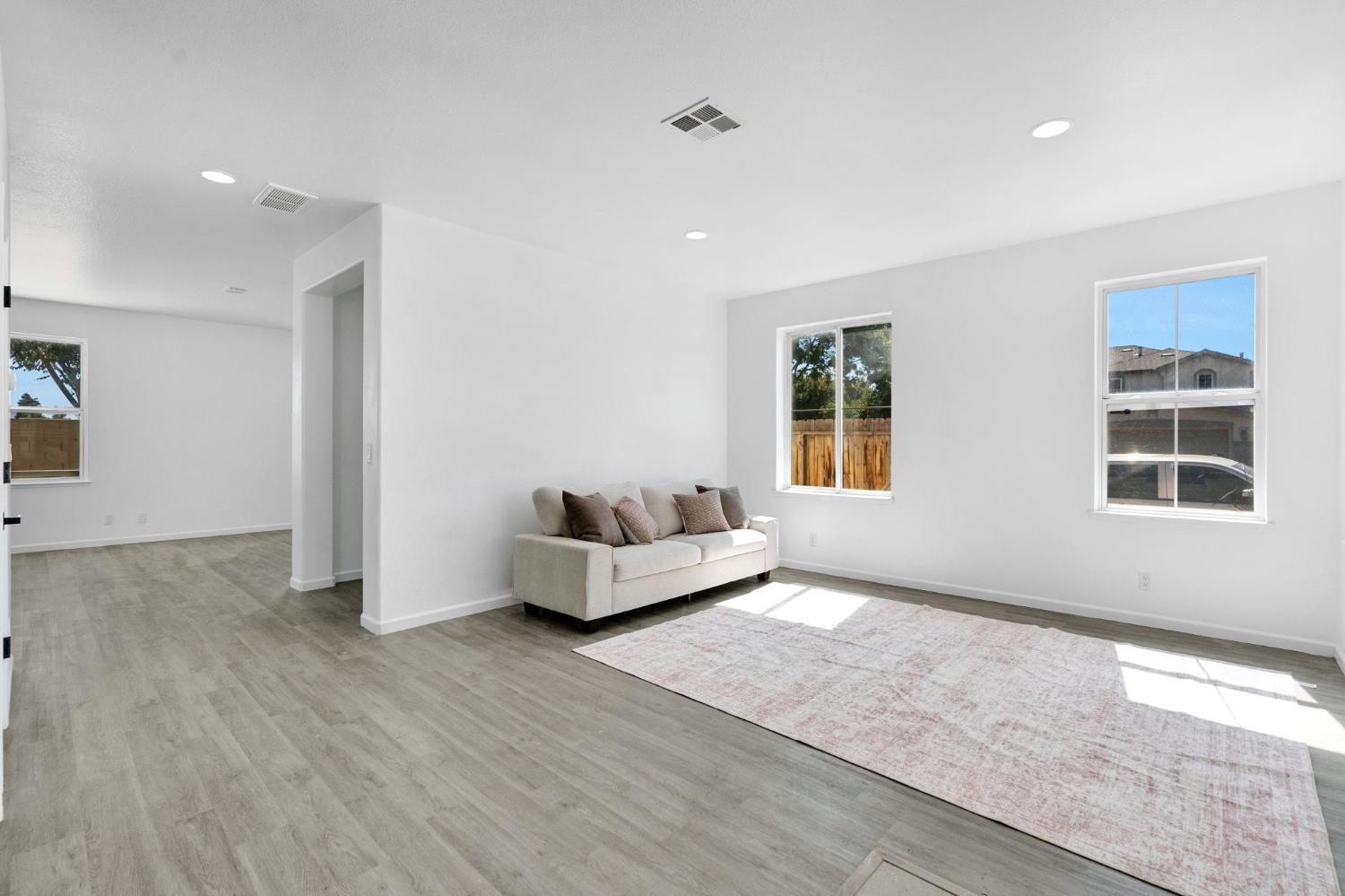 5306 E Tower Ave, Fresno, CA 93725
