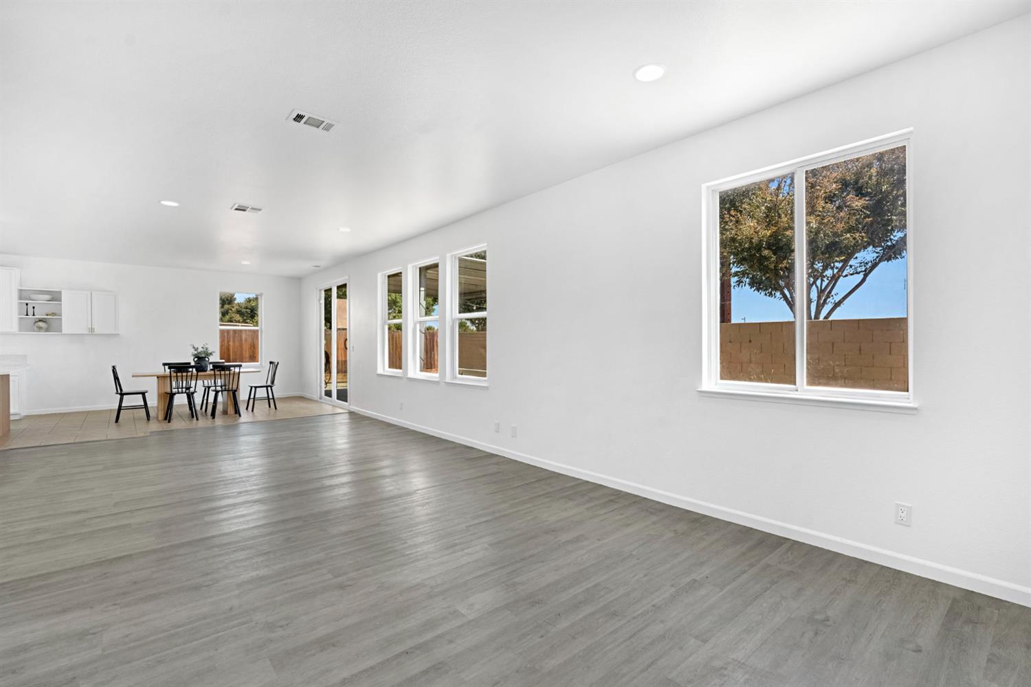 5306 E Tower Ave, Fresno, CA 93725