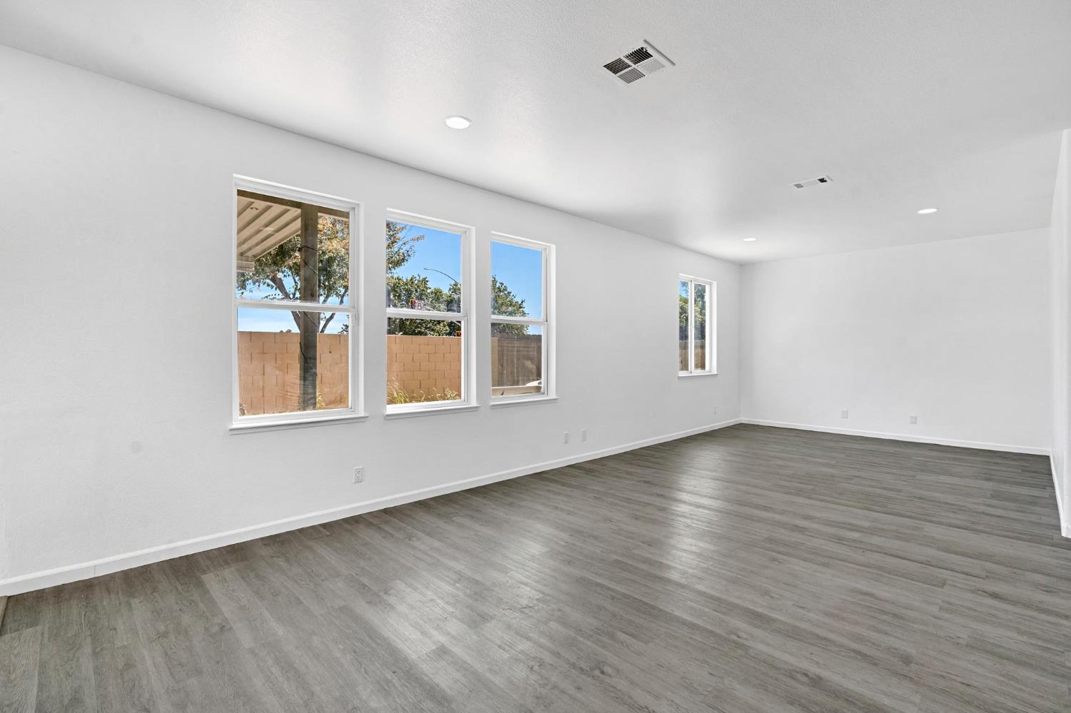 5306 E Tower Ave, Fresno, CA 93725