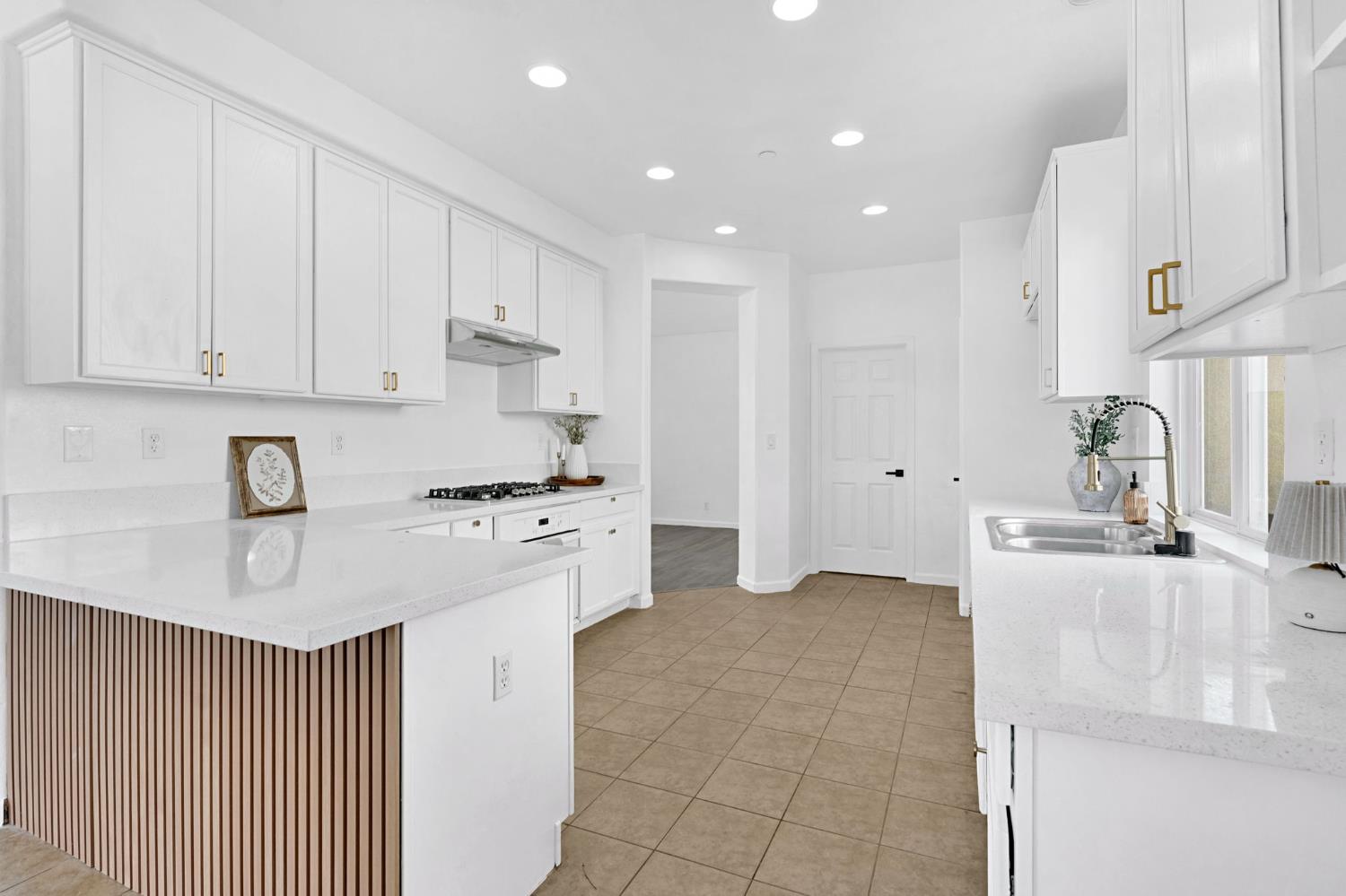 5306 E Tower Ave, Fresno, CA 93725