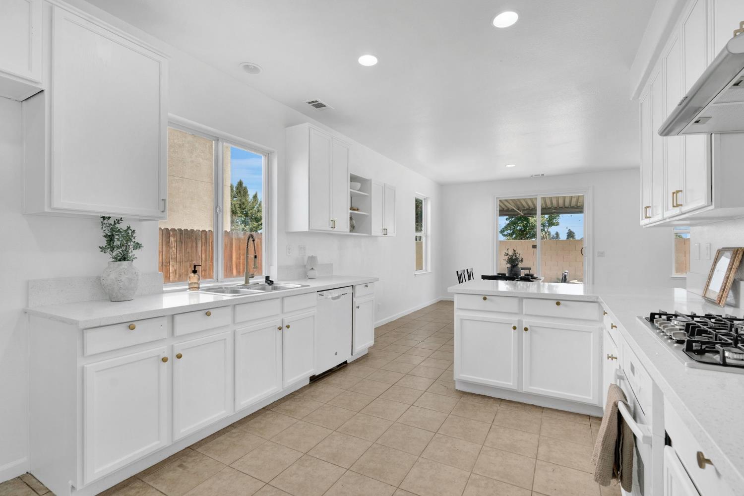5306 E Tower Ave, Fresno, CA 93725