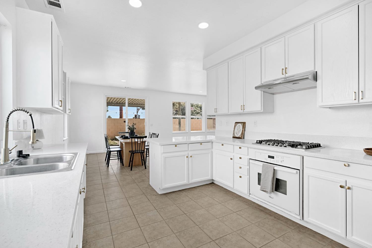 5306 E Tower Ave, Fresno, CA 93725