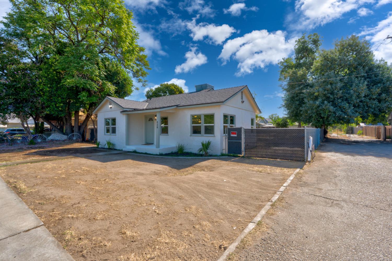 426 N Maple Ave, Fresno, CA 93702