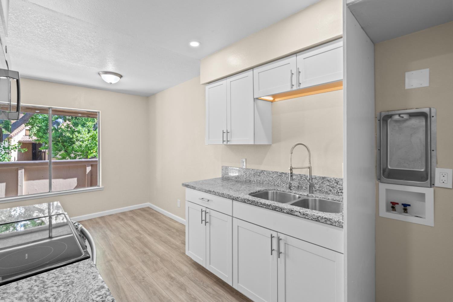 1550 W Ashlan Ave #208, Fresno, CA 93705