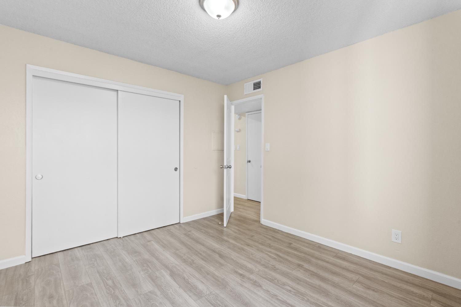 1550 W Ashlan Ave #208, Fresno, CA 93705