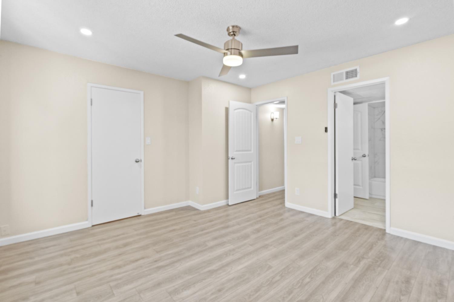 1550 W Ashlan Ave #208, Fresno, CA 93705
