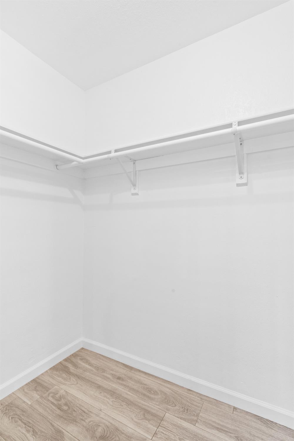 1550 W Ashlan Ave #208, Fresno, CA 93705
