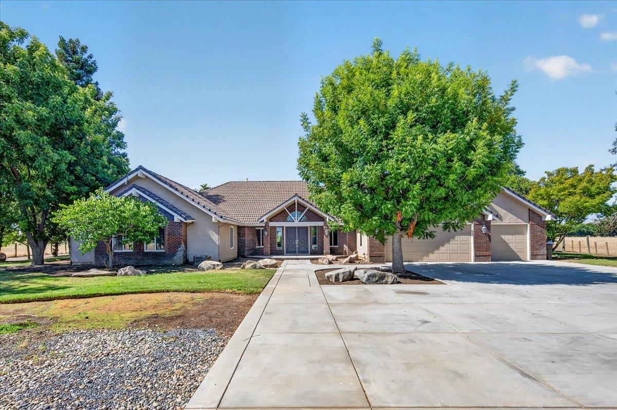 12228 Tollhouse Rd, Clovis, CA 93619