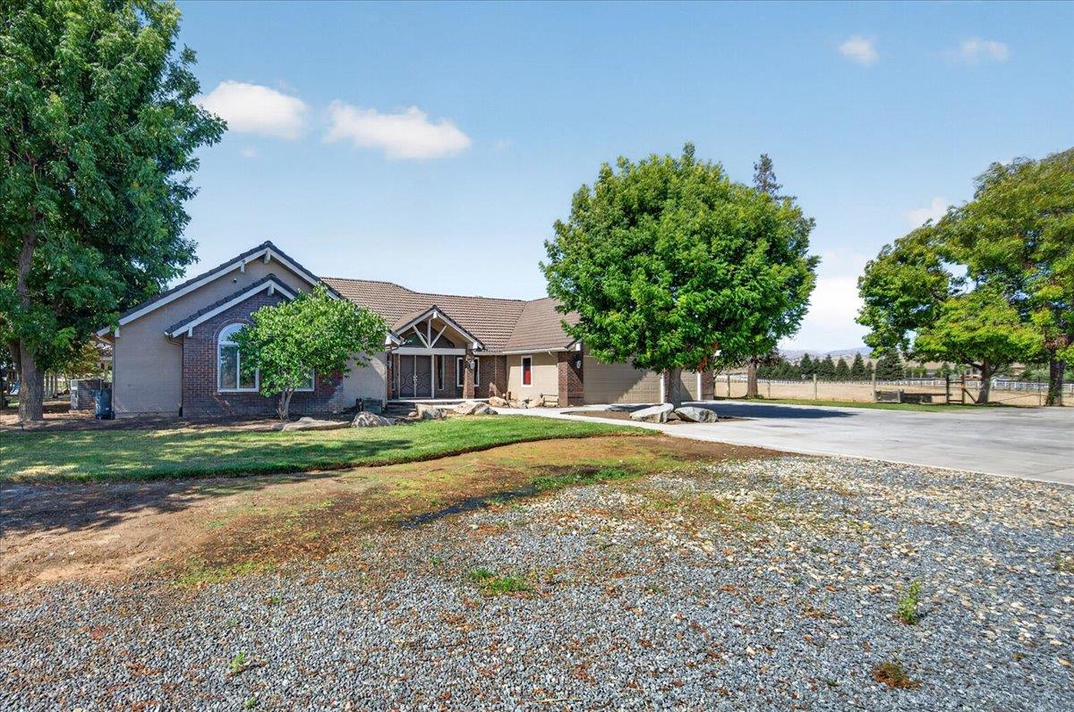 12228 Tollhouse Rd, Clovis, CA 93619