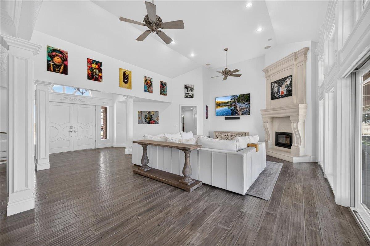12228 Tollhouse Rd, Clovis, CA 93619