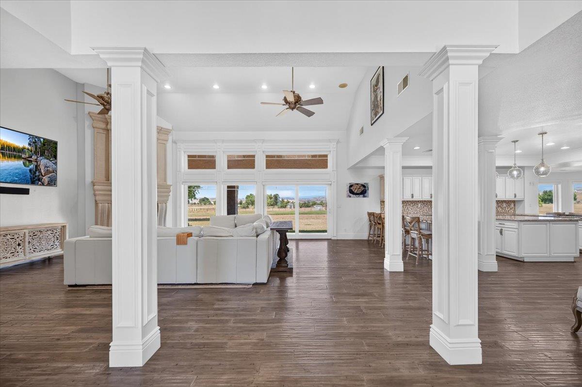 12228 Tollhouse Rd, Clovis, CA 93619