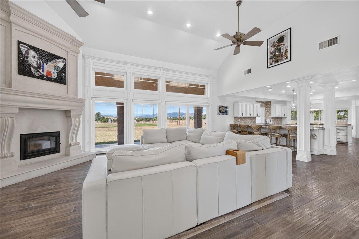 12228 Tollhouse Rd, Clovis, CA 93619