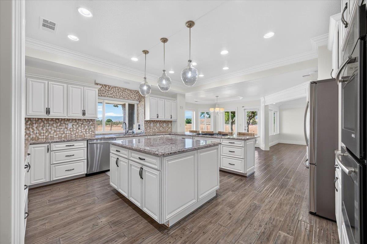 12228 Tollhouse Rd, Clovis, CA 93619