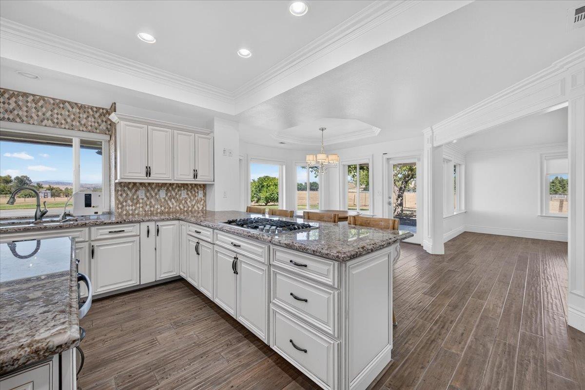 12228 Tollhouse Rd, Clovis, CA 93619