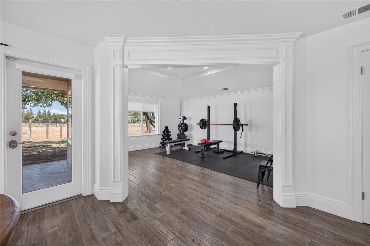 12228 Tollhouse Rd, Clovis, CA 93619