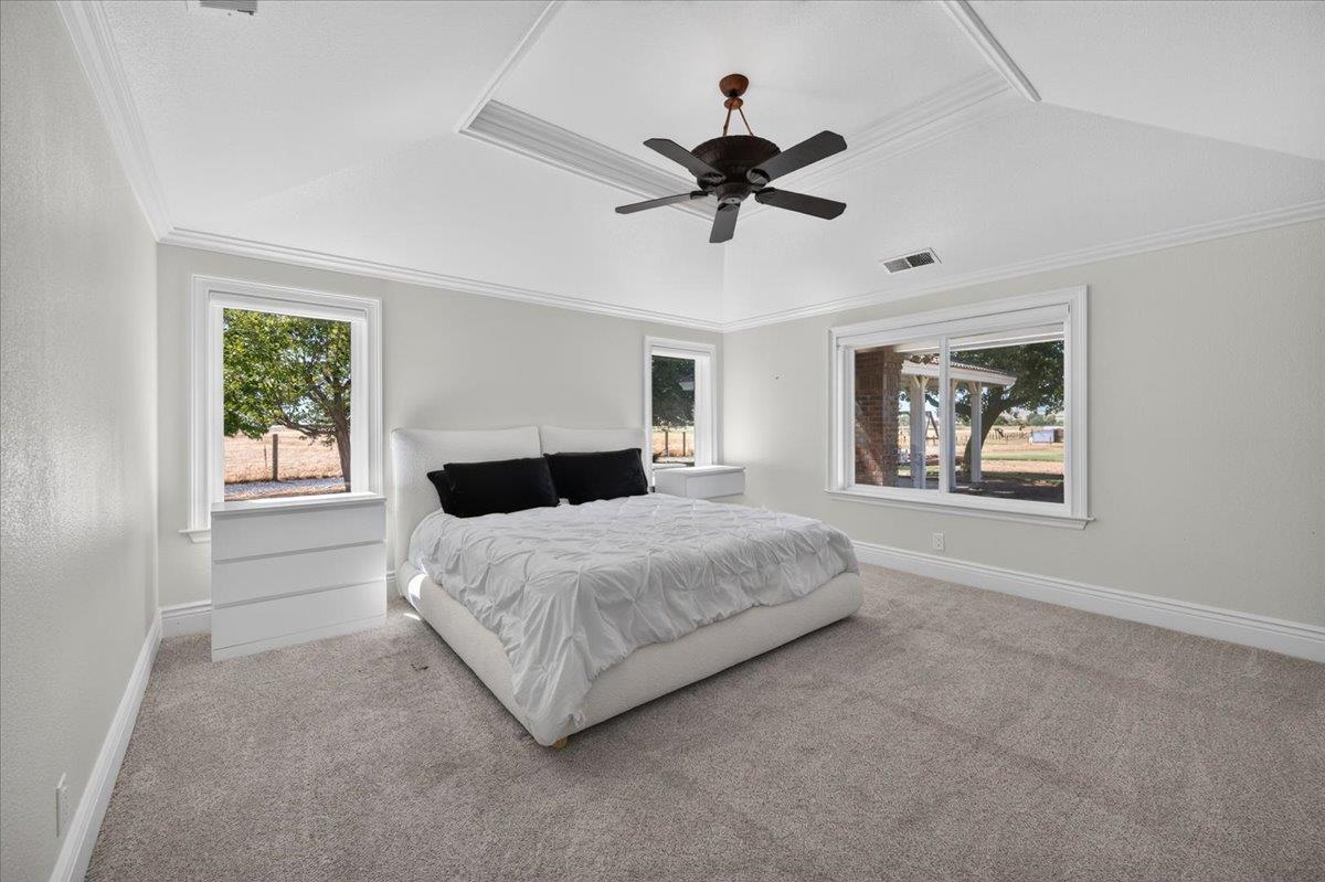 12228 Tollhouse Rd, Clovis, CA 93619