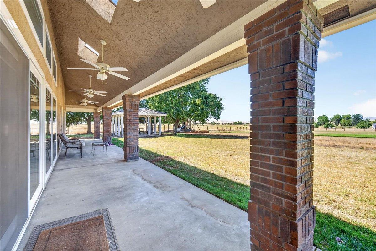 12228 Tollhouse Rd, Clovis, CA 93619