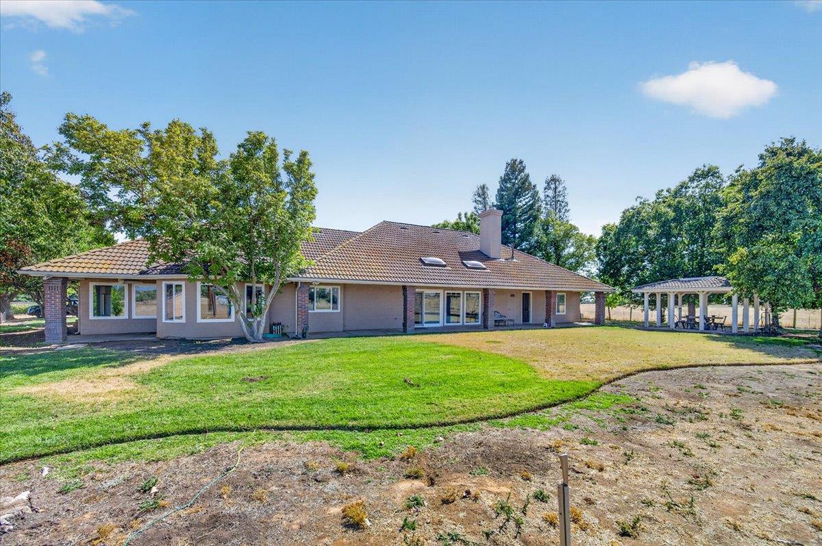 12228 Tollhouse Rd, Clovis, CA 93619