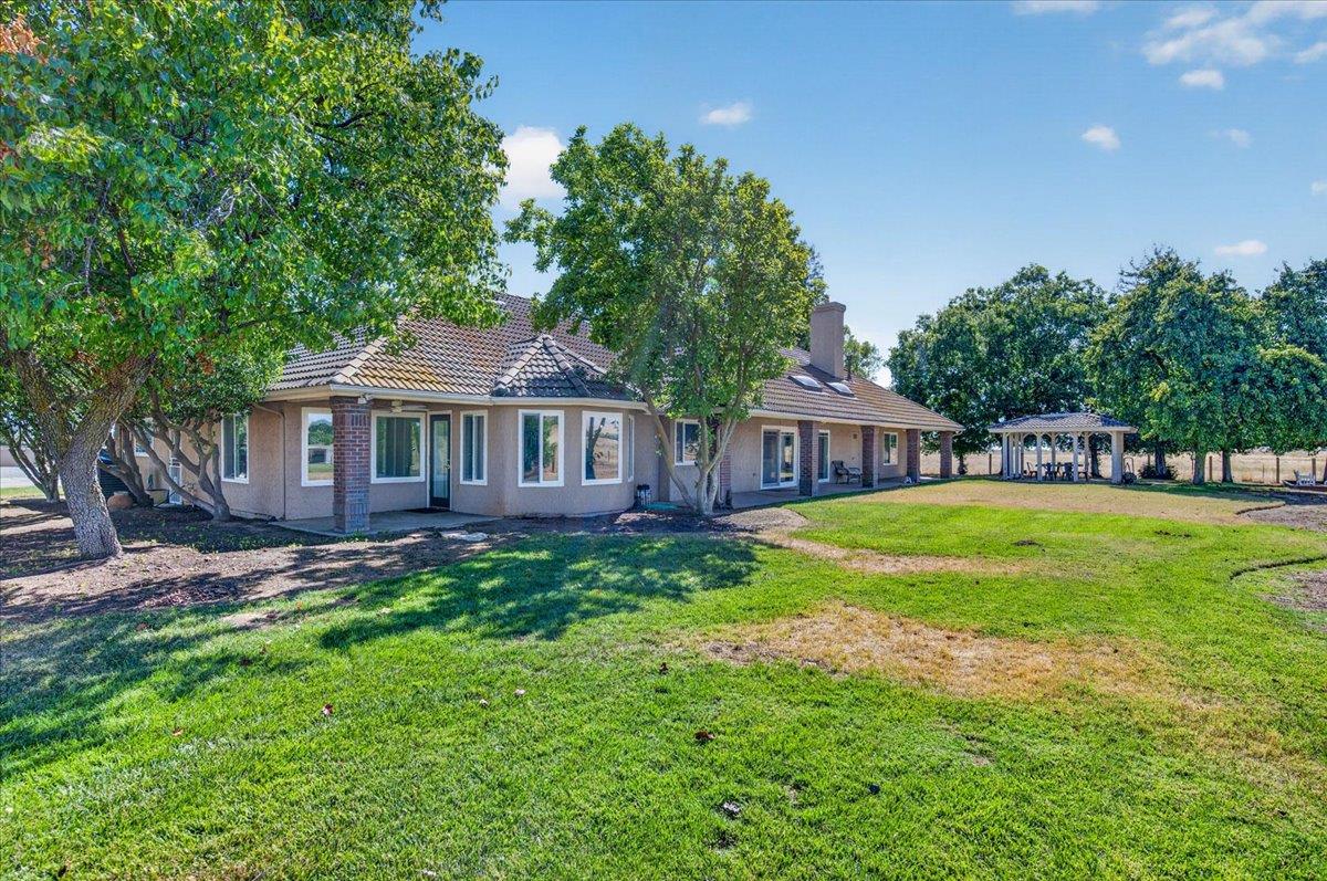 12228 Tollhouse Rd, Clovis, CA 93619